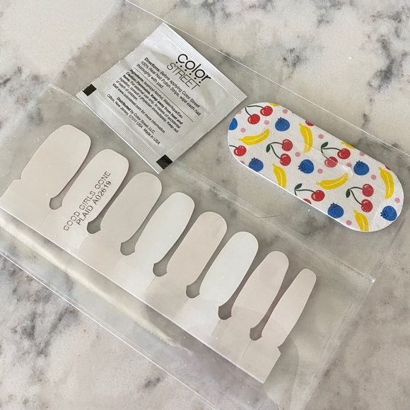 NWOT Color Street 'Good Girls Gone Plaid' Nail Art - Picture 3 of 3